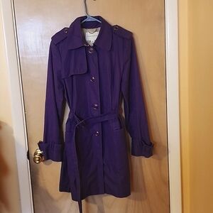Banana Republic trench coat beautiful color size M .